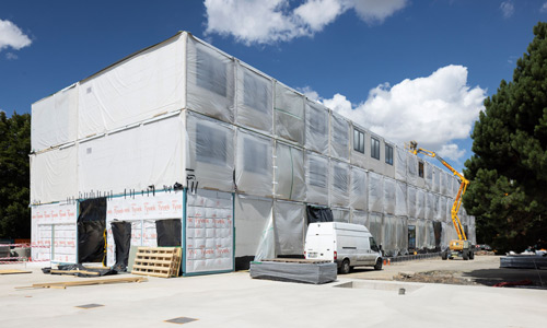 KOMA MODULAR dokončuje výstavbu polyfunkčního komplexu pro Výstaviště Letňany